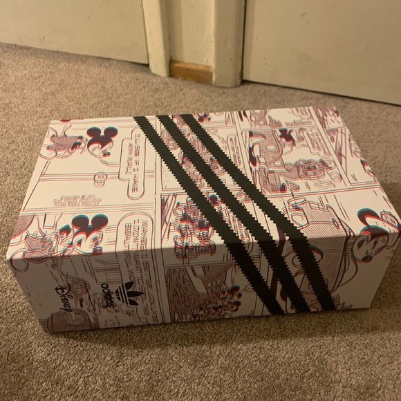 Disney x Stan Smith “Mickey Mouse Comic Strip” - Size 10 mens shoe - Picture 10 of 13